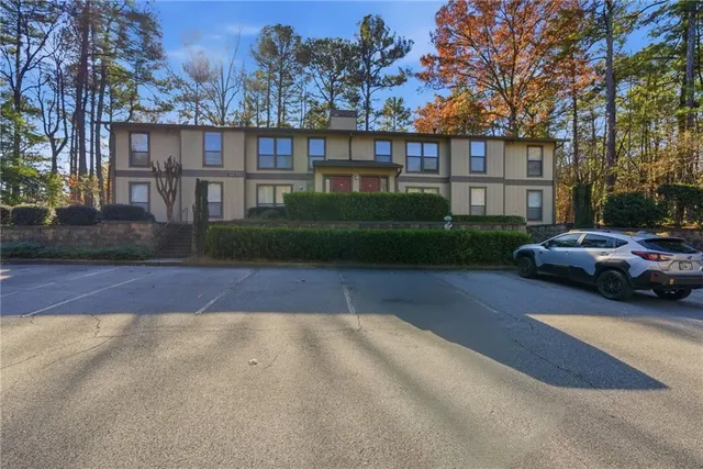$299,900 | 101 Woodcliff Drive, Unit 101, Sandy Springs, GA 30350