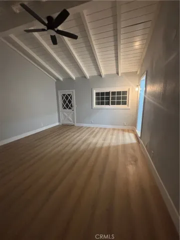 a view of a livingroom with a ceiling fan