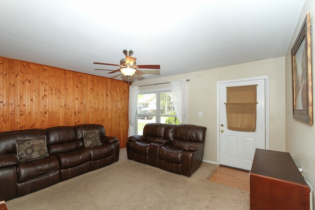 407 Audubon Road Streamwood, IL 60107 - Photo 4 of 20