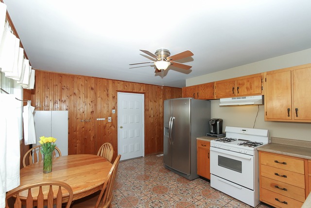 407 Audubon Road Streamwood, IL 60107 - Photo 10 of 20