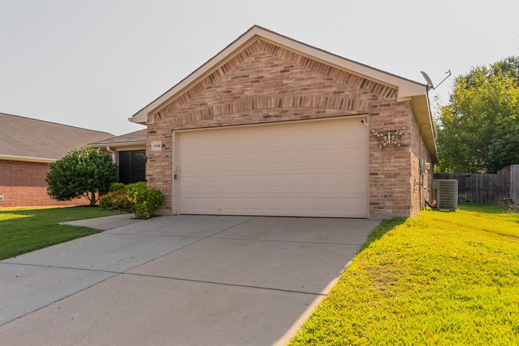 13048 Fencerow Road Fort Worth, TX 76244 - Photo 3 of 29