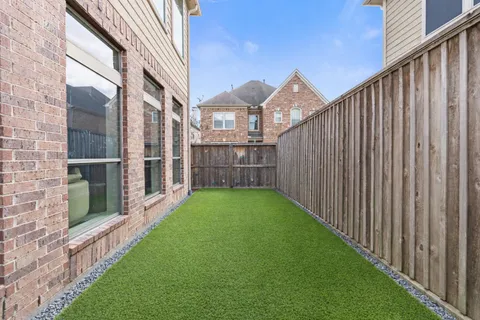 $685,000 | 3503 Urban Woods Trail, Houston, TX 77008