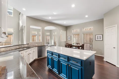 $685,000 | 3503 Urban Woods Trail, Houston, TX 77008