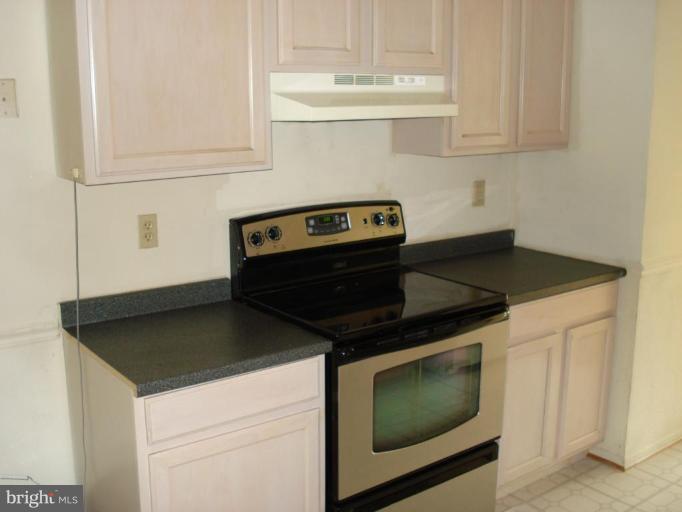 8912 Centerway Road Gaithersburg, MD 20879 - Photo 3 of 11 Kitchen #2