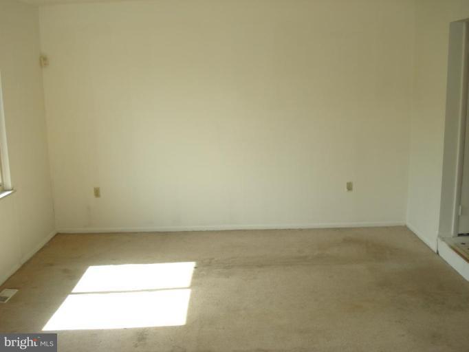 8912 Centerway Road Gaithersburg, MD 20879 - Photo 5 of 11 Family Room