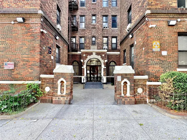 $508,000 | 32-86 33rd Street, Unit F8 | Astoria