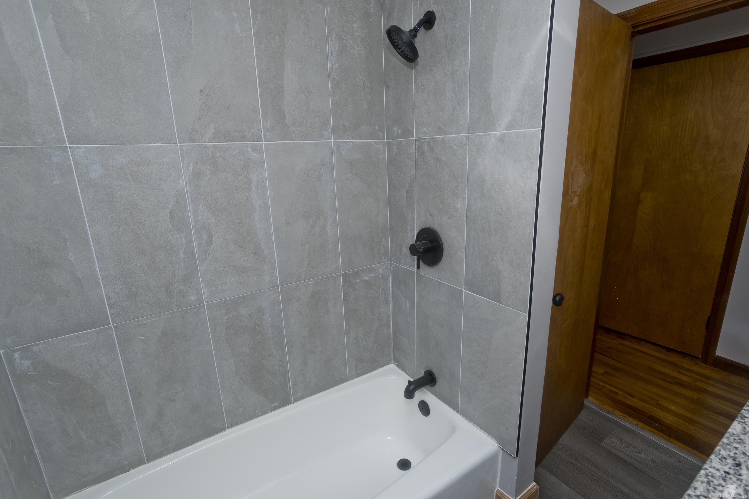 215 Sand Dam Road Thompson, CT 06277 - Photo 18 of 36 a bathroom with a bathtub