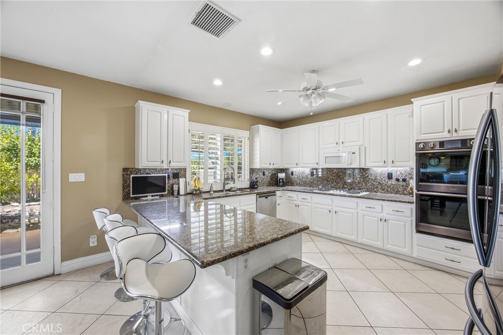 8319 Daisy Lane Riverside, CA 92508 - Photo 3 of 53