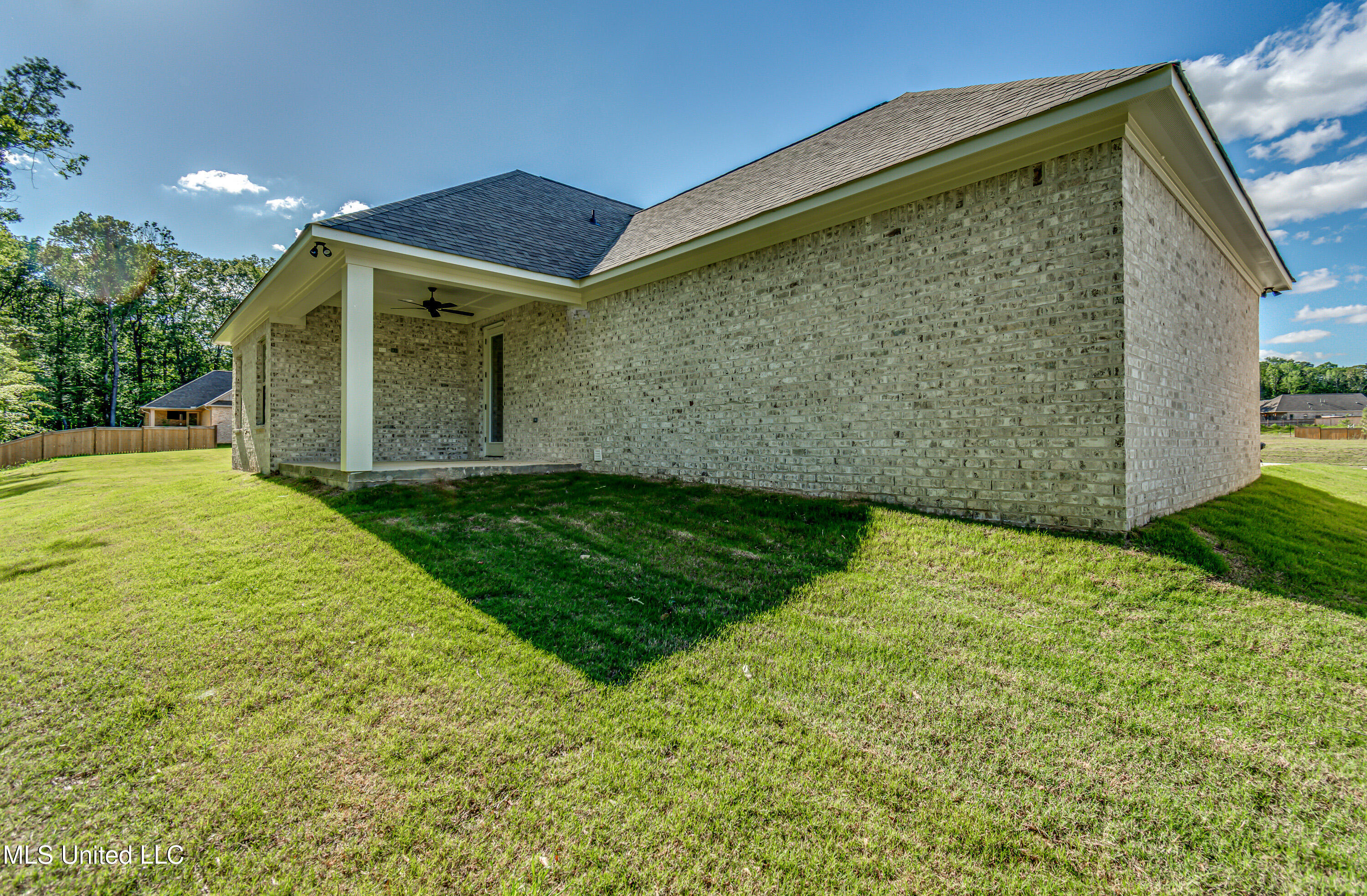320 Celadon Way Brandon, MS 39042 - Photo 38 of 39 320 Celadon Way Ext-13