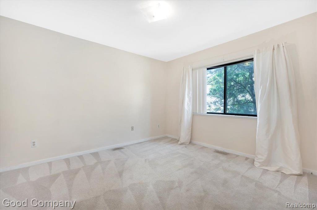 676 Highgate Mews Rochester Hills, MI 48307 - Photo 18 of 24