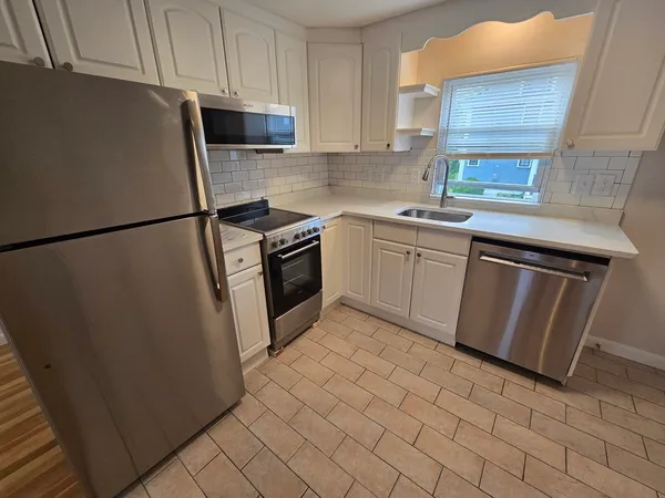 $3,000 | 69 Summer Street, Unit 2, Watertown, MA 02472