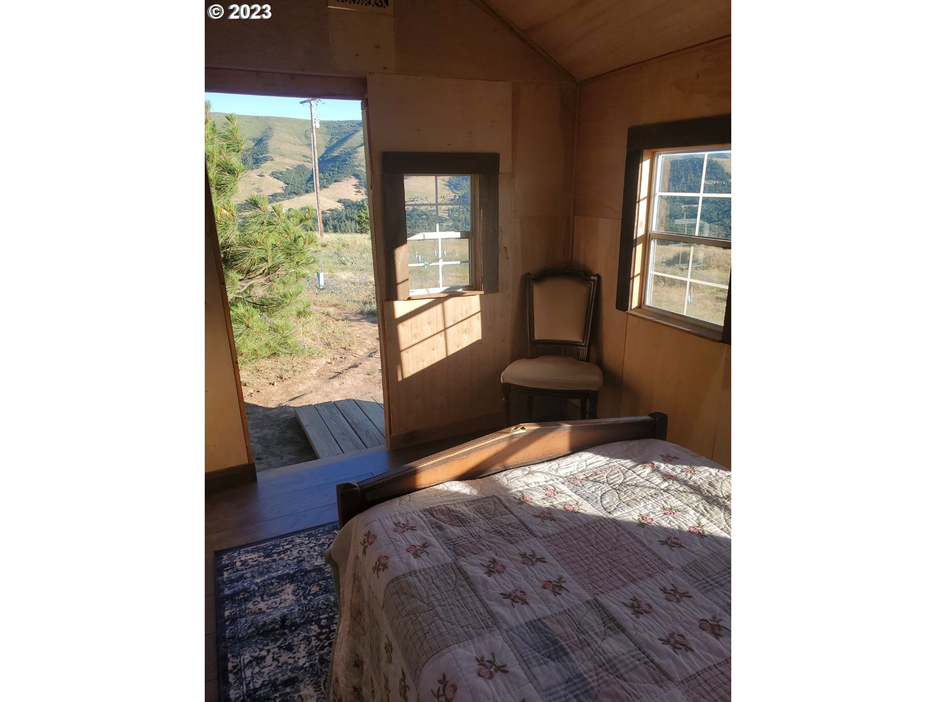 31 Schilling Road Lyle, WA 98635 - Photo 23 of 27 Bedroom