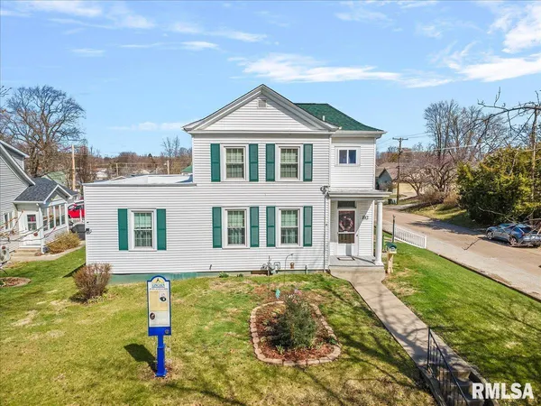 $230,000 | 402 West Washington Street, Pittsfield, IL 62363