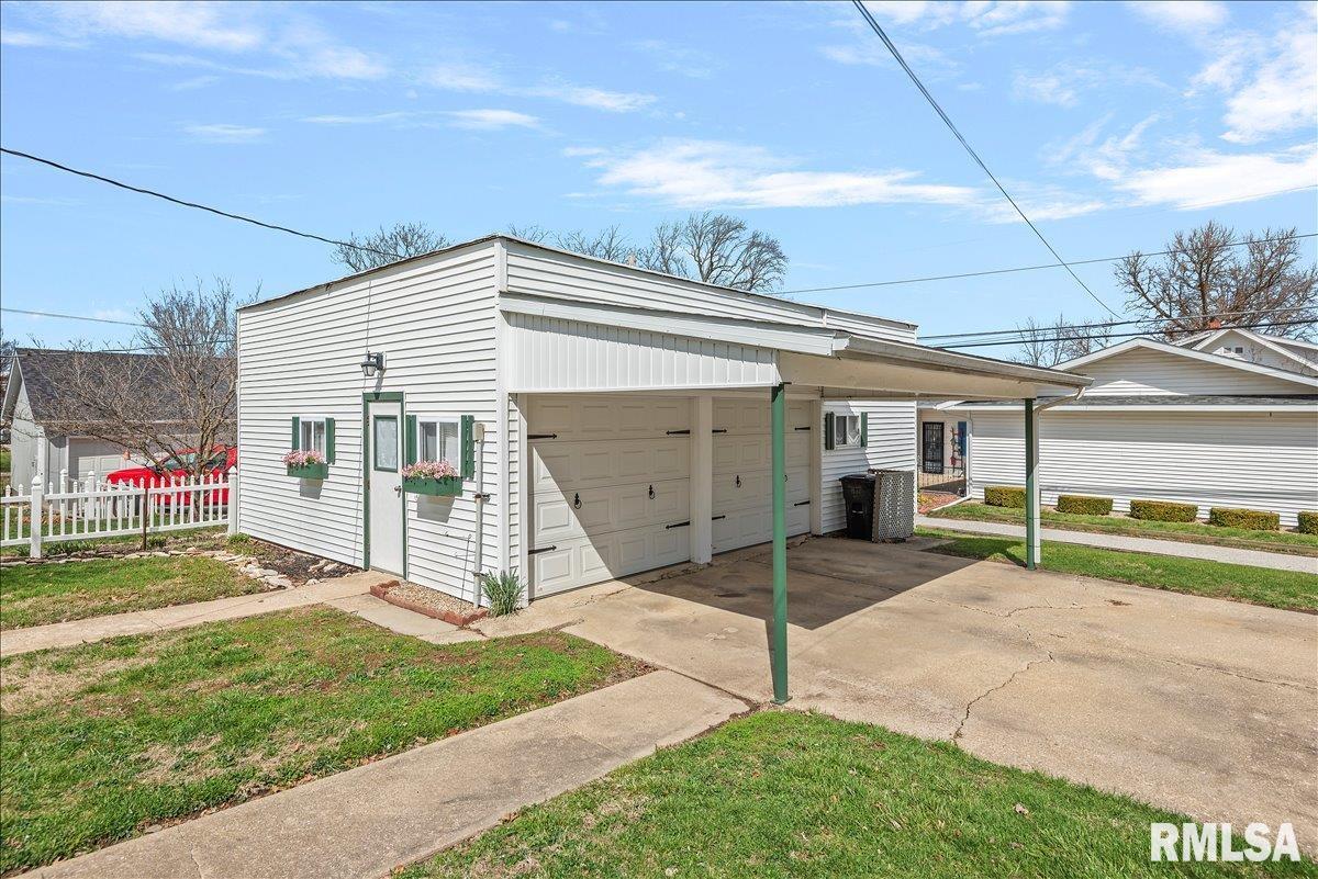 402 West Washington Street Pittsfield, IL 62363 - Photo 6 of 56