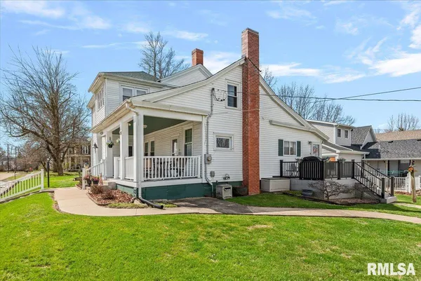 $230,000 | 402 West Washington Street, Pittsfield, IL 62363