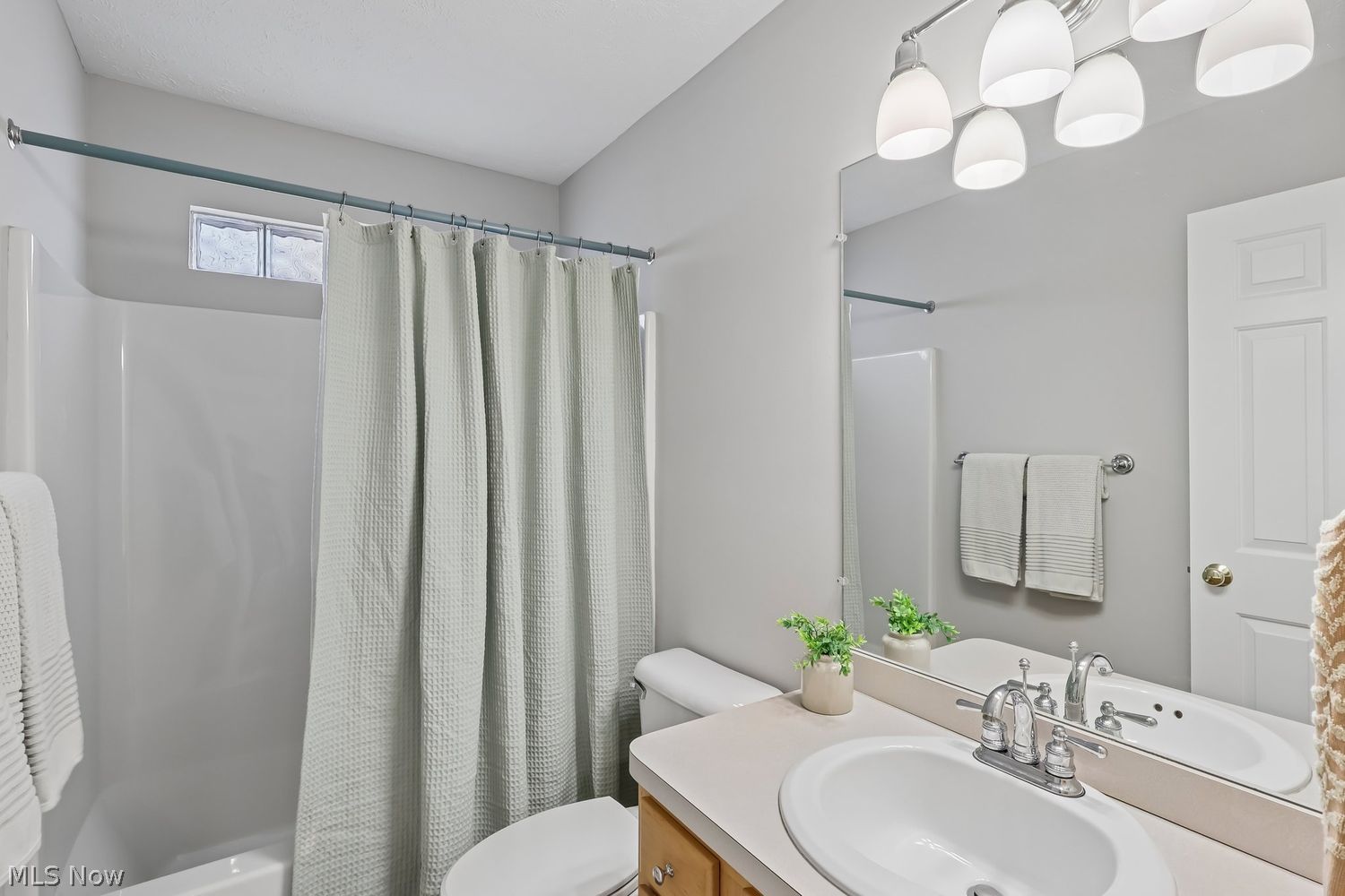 615 Literary Road Cleveland, OH 44113 - Photo 20 of 40