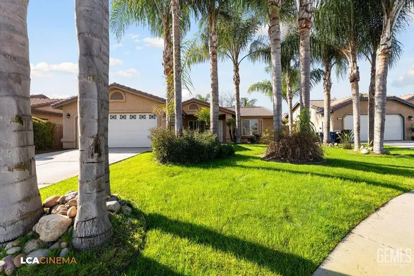 a view of a house with a backyard