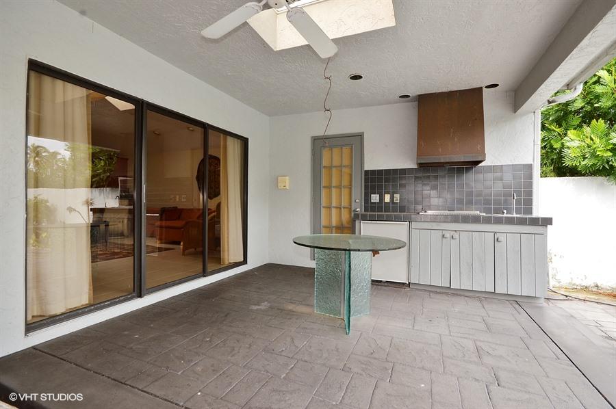 7495 Rexford Road Boca Raton, FL 33434 - Photo 13 of 27 Patio & Summer Kitchen