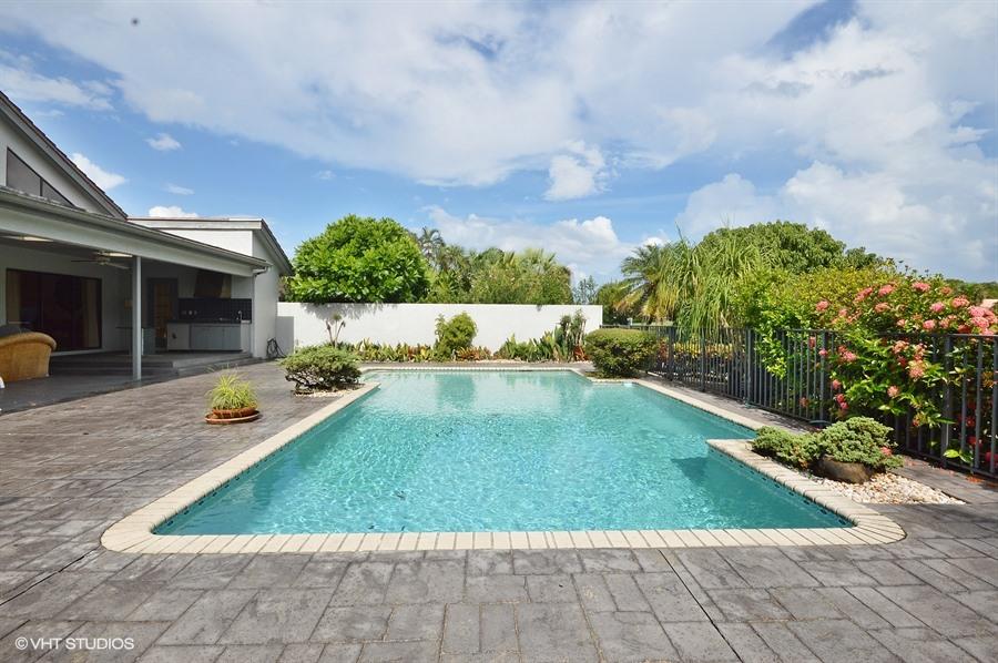 7495 Rexford Road Boca Raton, FL 33434 - Photo 15 of 27 Pool Paito