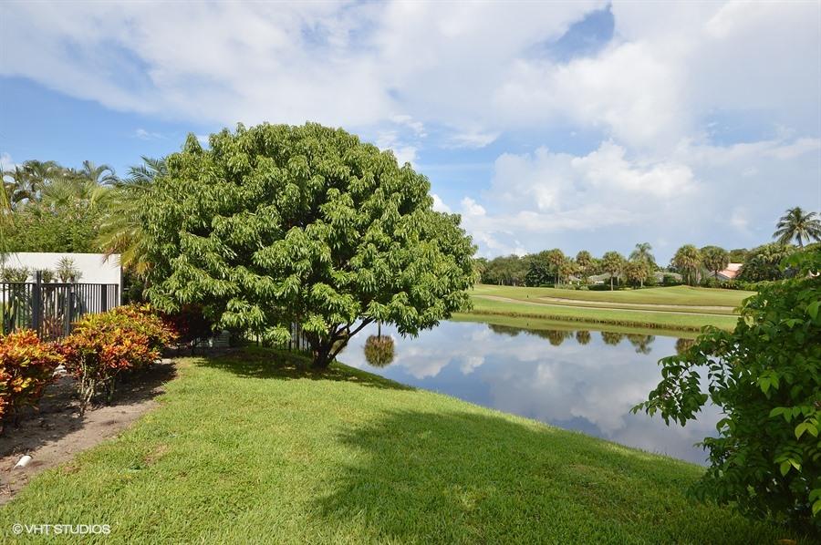 7495 Rexford Road Boca Raton, FL 33434 - Photo 16 of 27 Lake & Gold Views