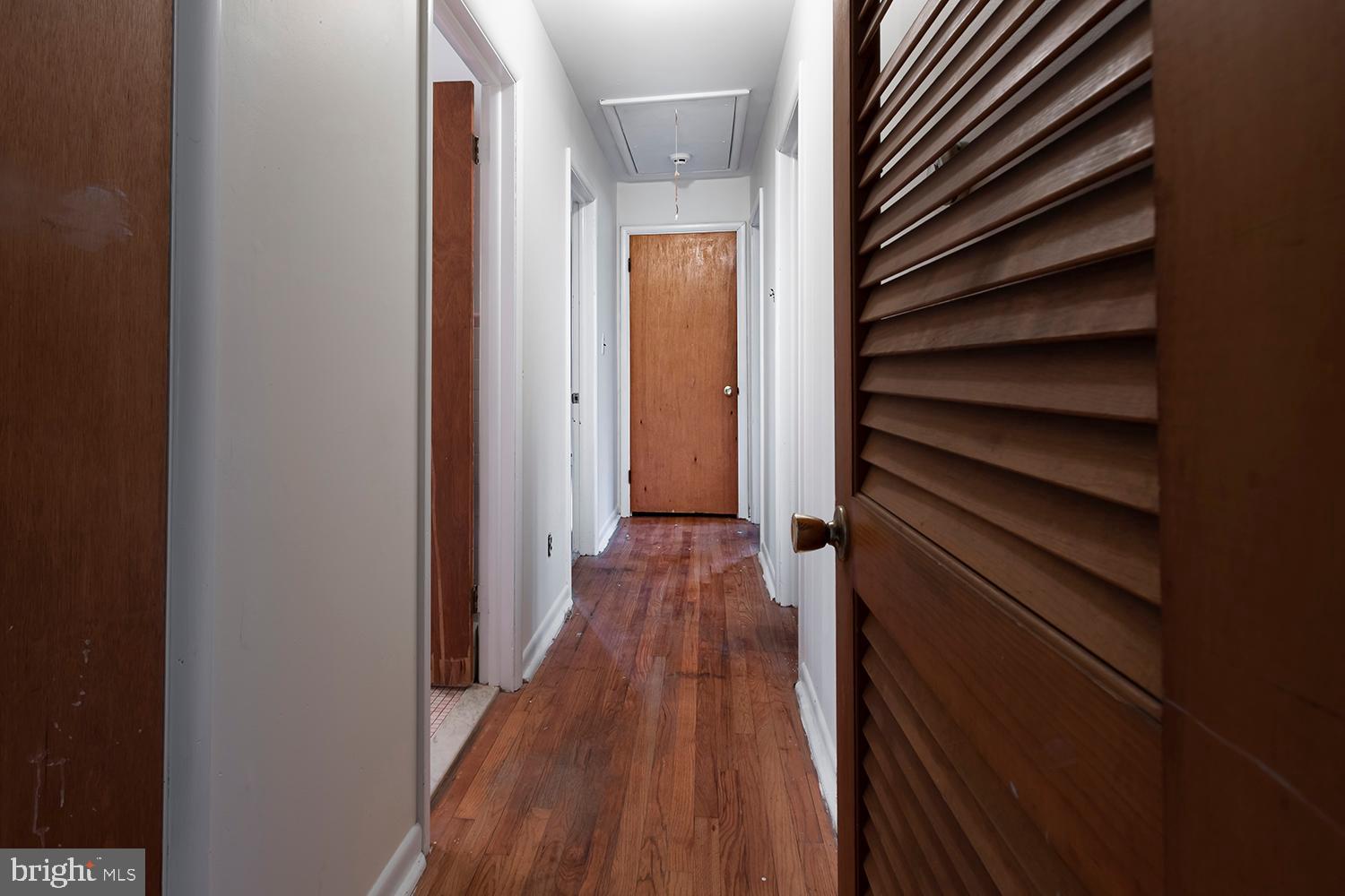 271 Hopewell Road Medford, NJ 08055 - Photo 17 of 27 Hallway of bedroom wing