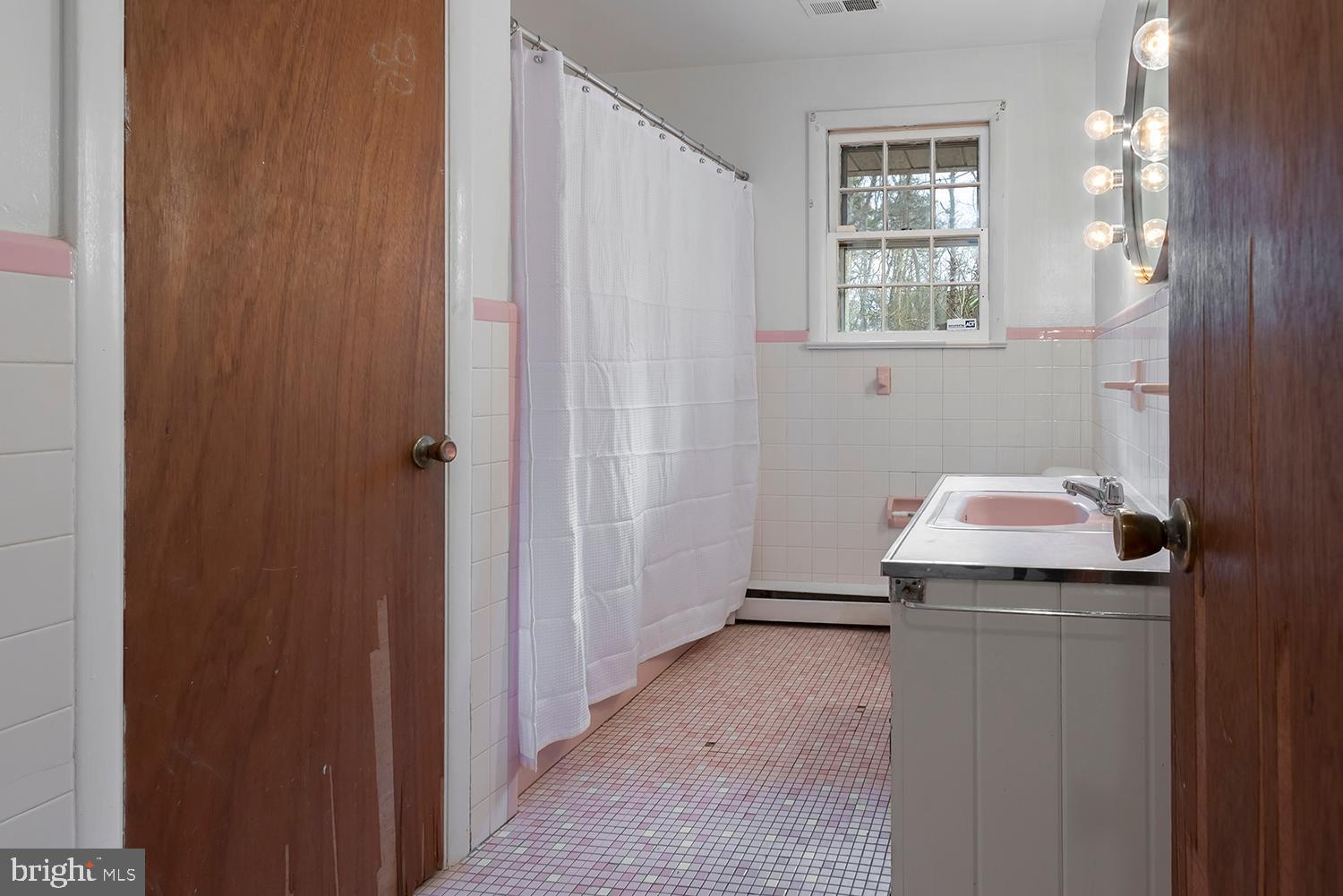 271 Hopewell Road Medford, NJ 08055 - Photo 23 of 27 Hall bath