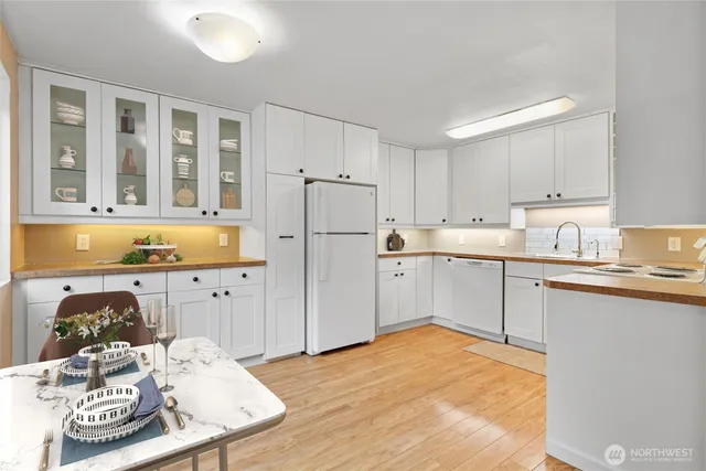 $299,250 | 220 Southwest Clark Street, Unit B104, Issaquah, WA 98027