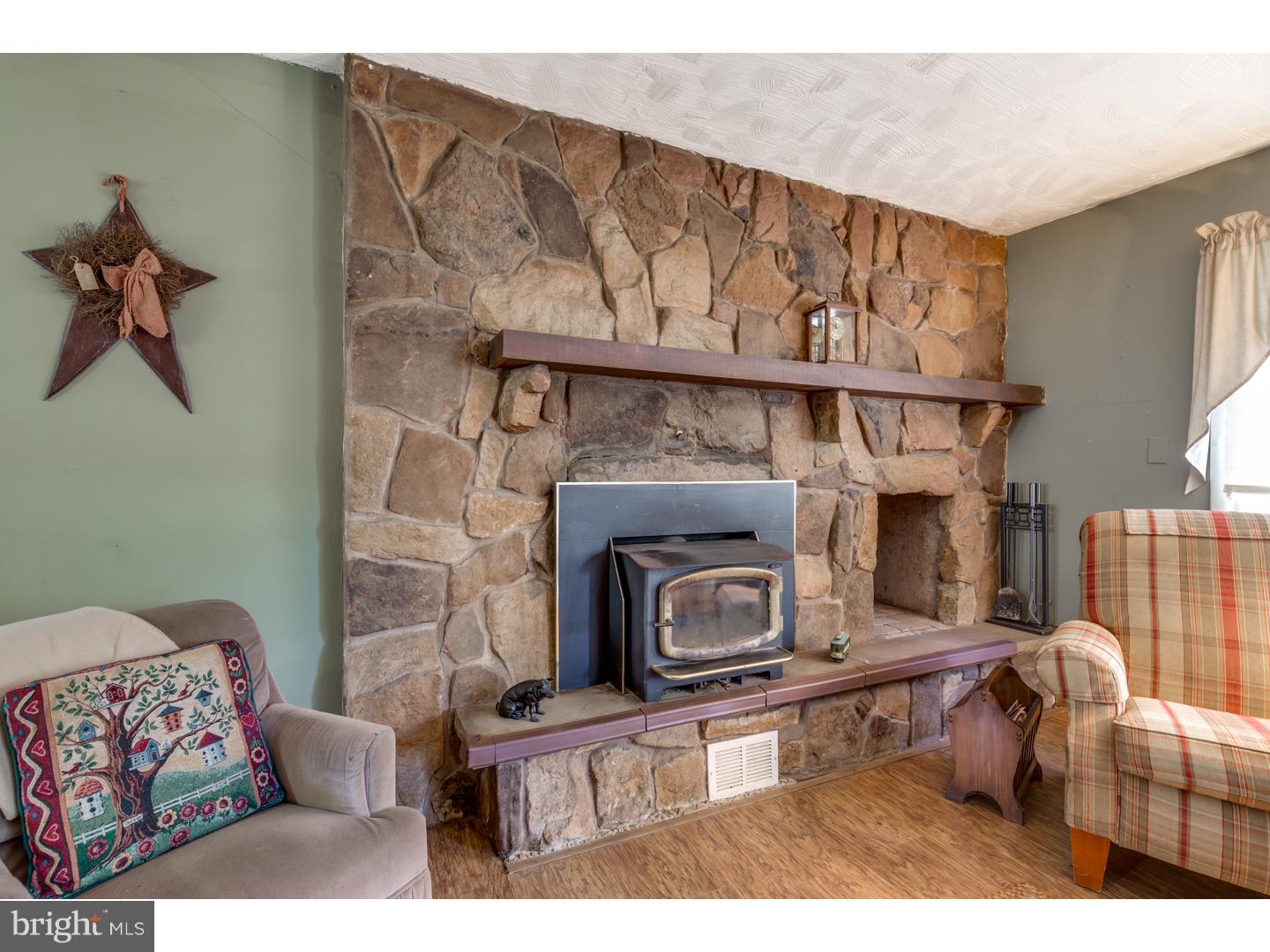 822 Mt Road Burlington, NJ 08016 - Photo 2 of 16 Fireplace