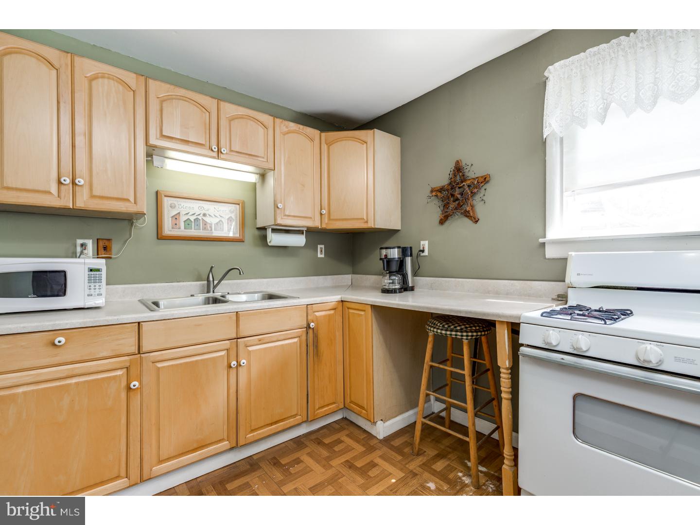 822 Mt Road Burlington, NJ 08016 - Photo 5 of 16 Kitchen