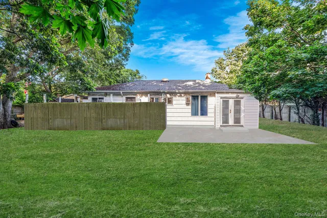 a view of a house with a backyard