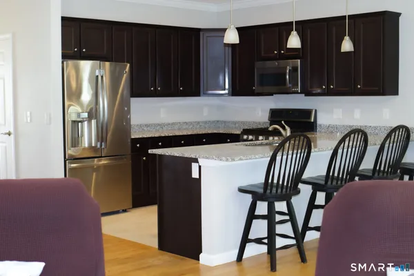 $419,500 | 32 Brighton Park Way, Unit 32, Bloomfield, CT 06002