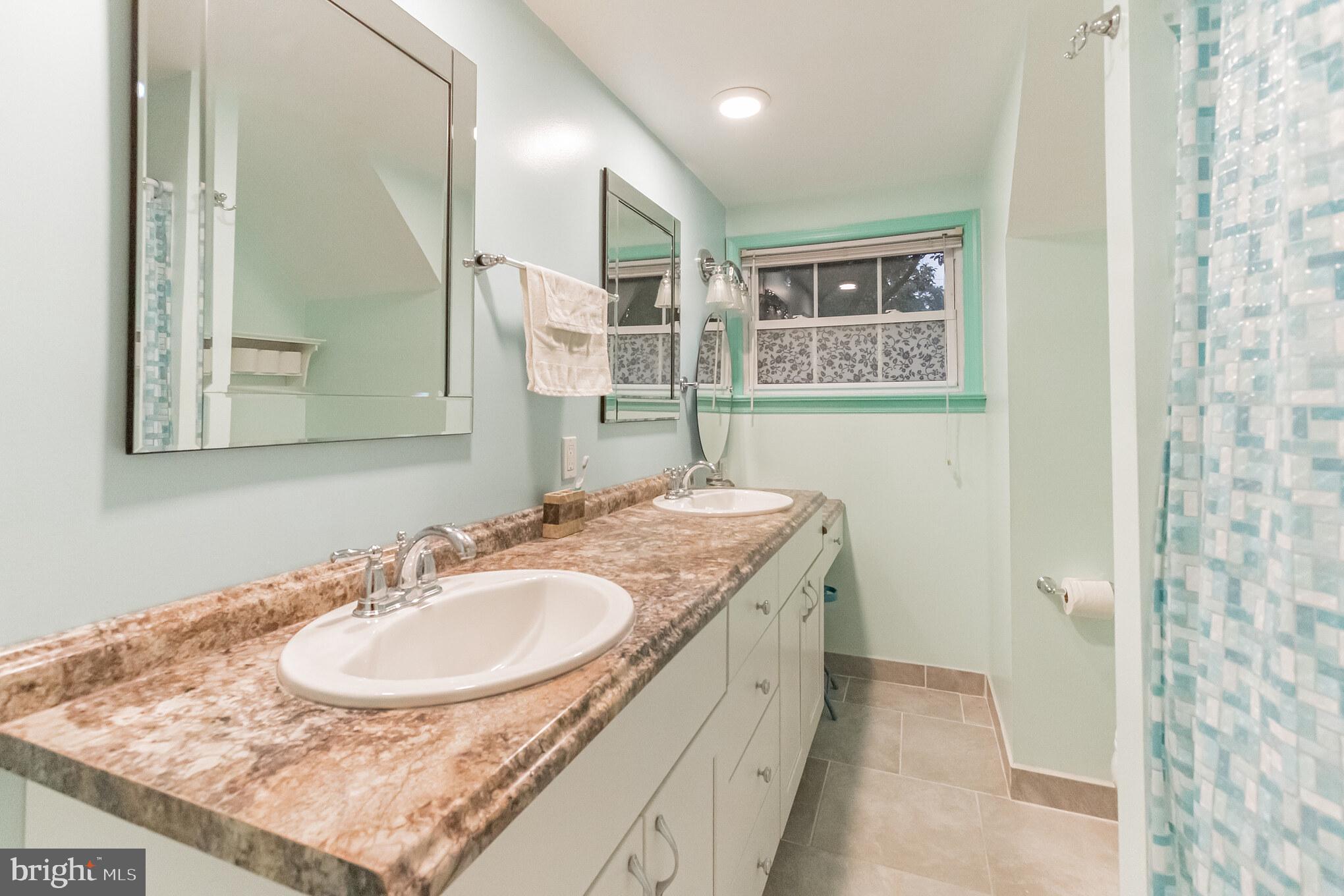 102 Quaint Road Media, PA 19063 - Photo 15 of 21 Second Floor Hall Bath with tub