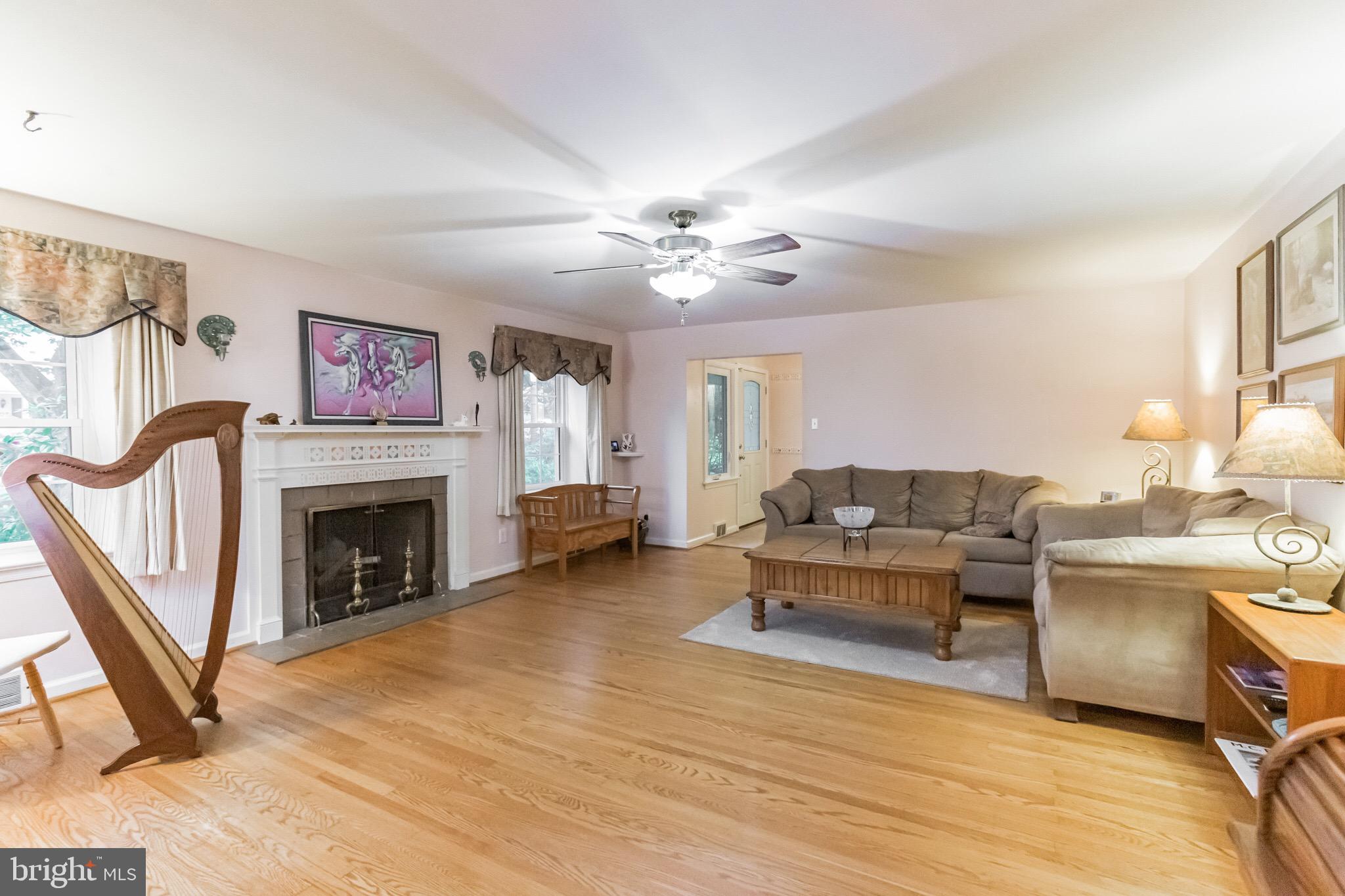 102 Quaint Road Media, PA 19063 - Photo 4 of 21 Living Room