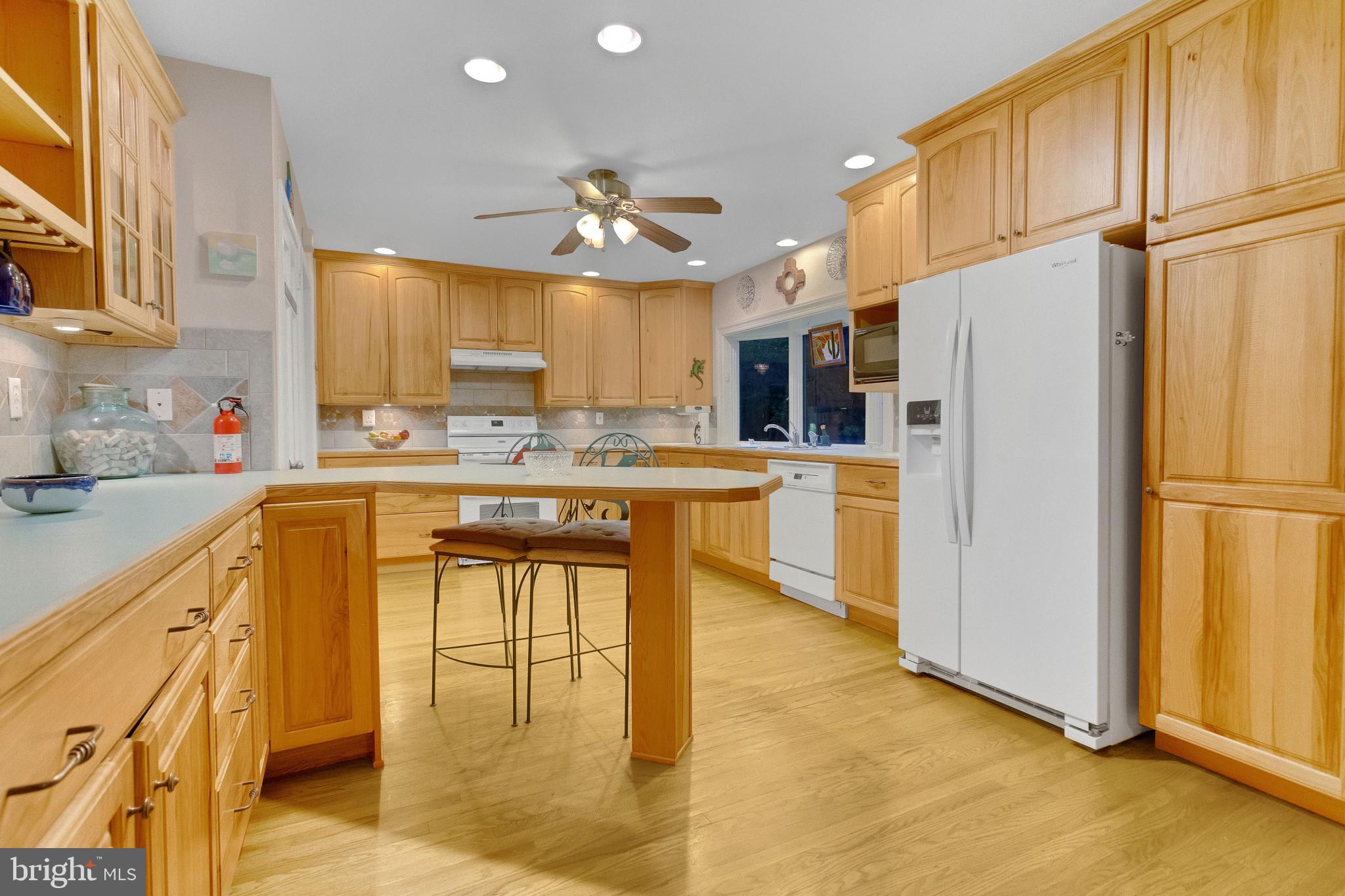 102 Quaint Road Media, PA 19063 - Photo 7 of 21 Kitchen with breakfast bar