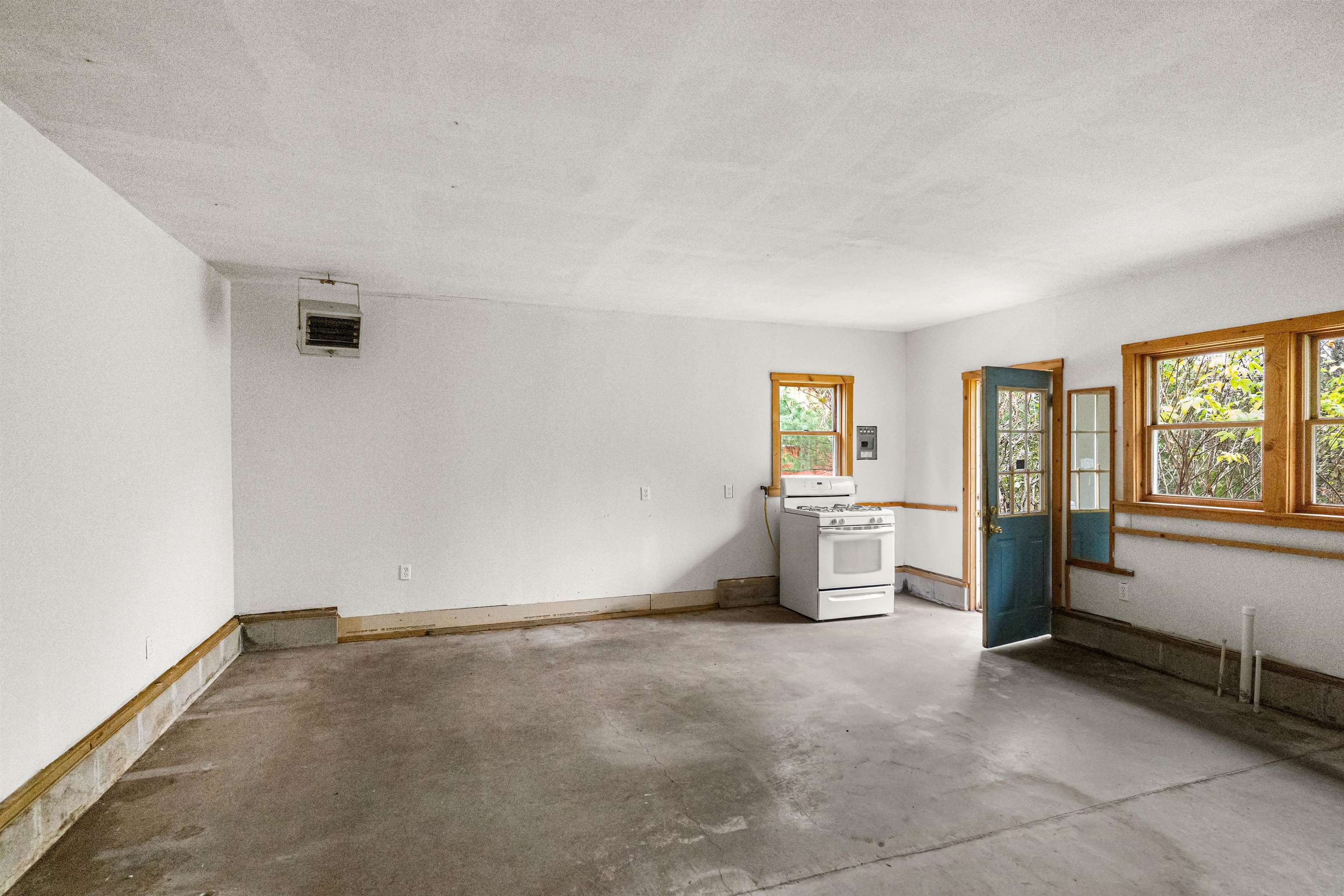6264 Ryan Road Duluth, MN 55804 - Photo 12 of 30 Spare room with concrete floors and baseboards