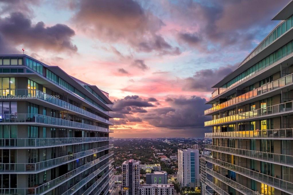 79 Southwest 12th Street, Unit 3211S Miami, FL 33130 - Photo 29 of 32 a view of a building