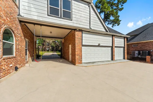 $825,000 | 24611 West Kingscrest Circle, Spring, TX 77389