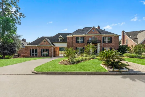 $825,000 | 24611 West Kingscrest Circle, Spring, TX 77389