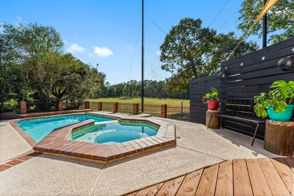 $825,000 | 24611 West Kingscrest Circle, Spring, TX 77389