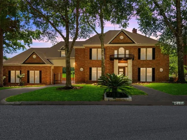 $825,000 | 24611 West Kingscrest Circle, Spring, TX 77389