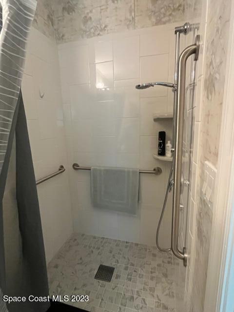 937 Laurel Circle Sebastian, FL 32976 - Photo 13 of 22 a bathroom with a shower