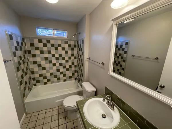 $1,500 | 610 Franklin Boulevard, Unit B, Austin, TX 78751