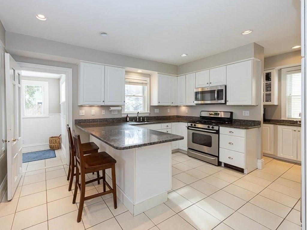 24 Walnut Place Newton, MA 02461 - Photo 11 of 41 Gallery Image 11