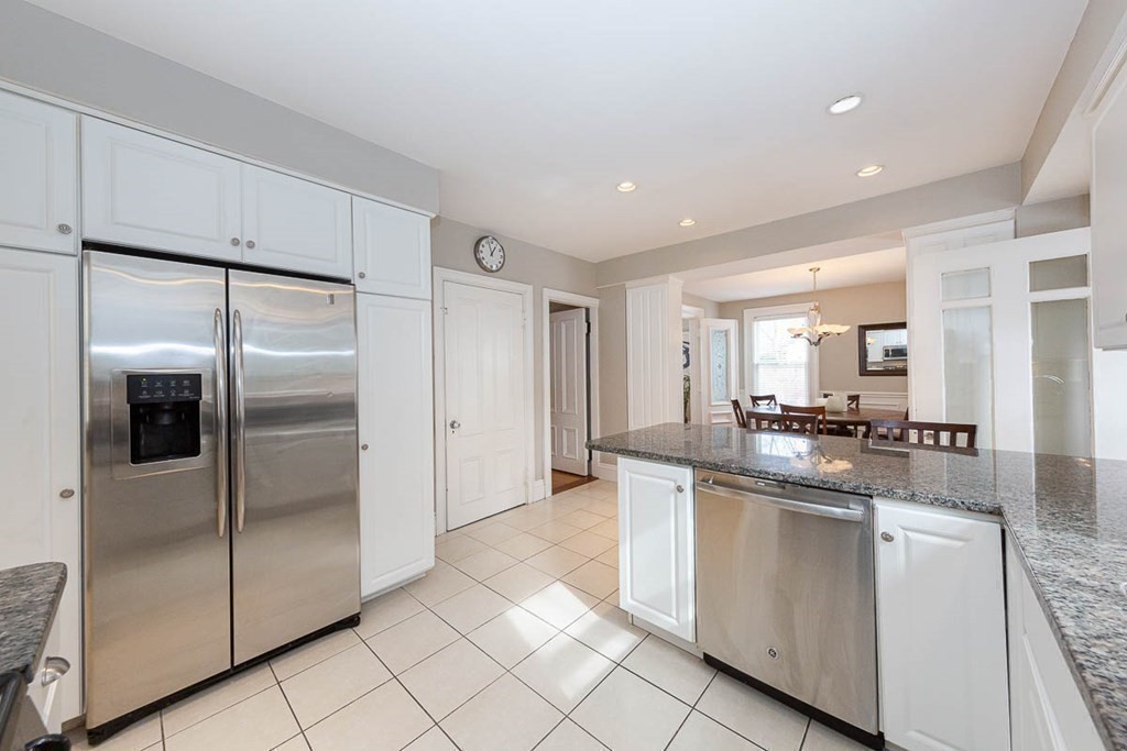 24 Walnut Place Newton, MA 02461 - Photo 12 of 41 Gallery Image 12