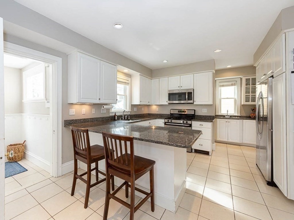 24 Walnut Place Newton, MA 02461 - Photo 10 of 41 Gallery Image 10
