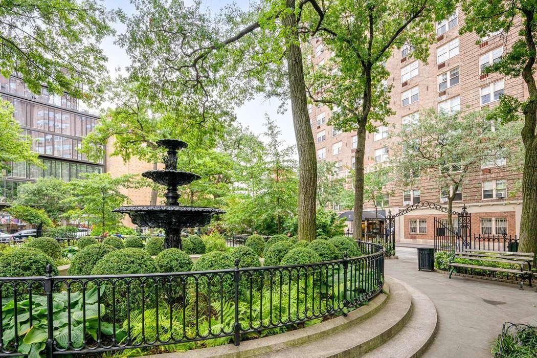 2 Horatio Street, Unit 2D Manhattan, NY 10014 - Photo 12 of 13