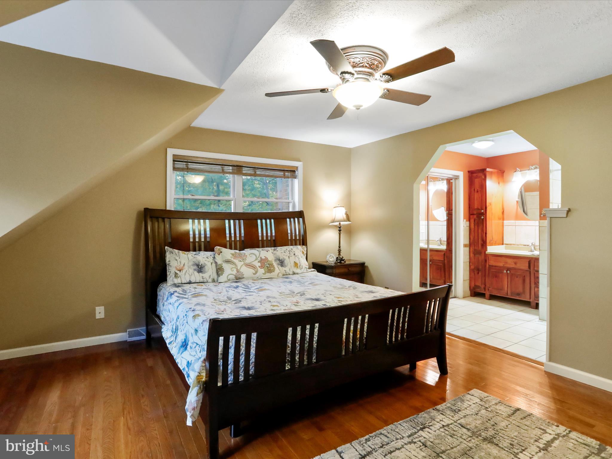 100 Mt Union Road Fayetteville, PA 17222 - Photo 20 of 43 Primary bedroom has private bath!