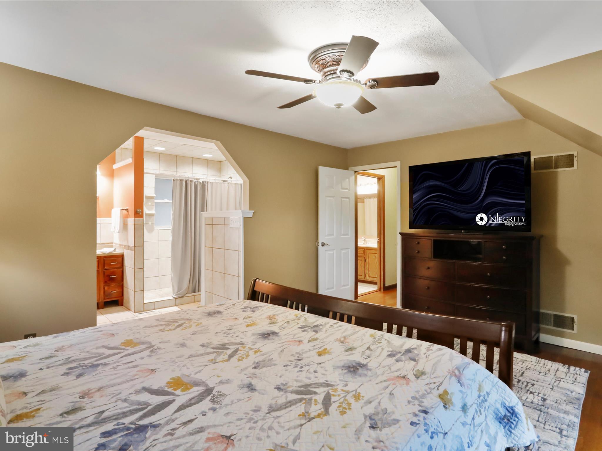 100 Mt Union Road Fayetteville, PA 17222 - Photo 21 of 43 Primary bedroom has a ceiling fan!