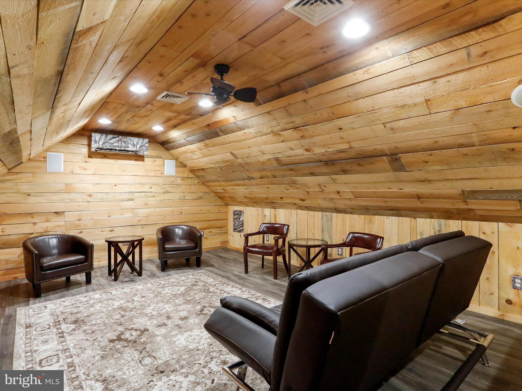 100 Mt Union Road Fayetteville, PA 17222 - Photo 30 of 43 Bonus room! Look at those walls!