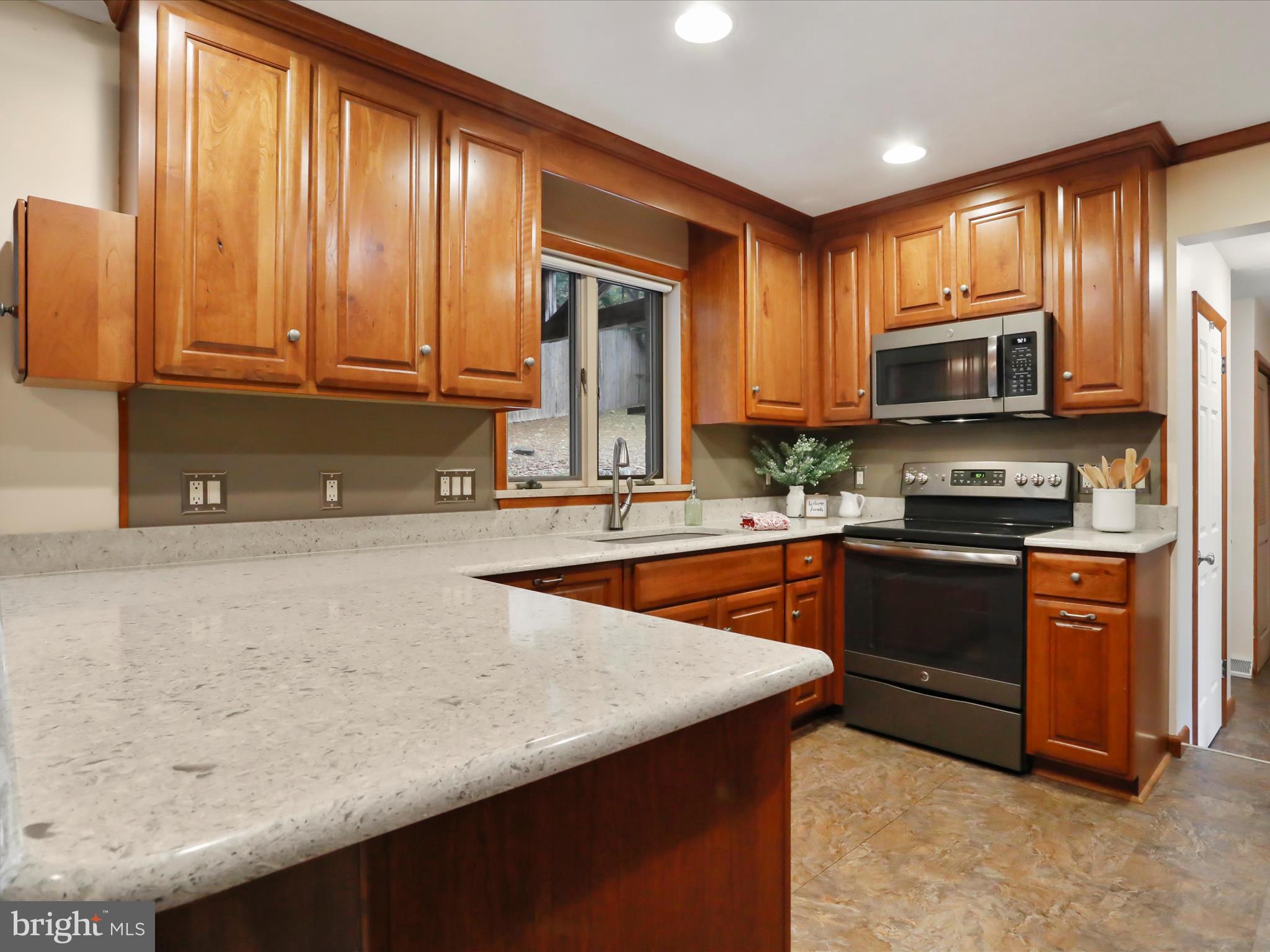100 Mt Union Road Fayetteville, PA 17222 - Photo 10 of 43 Look at those granite counters!
